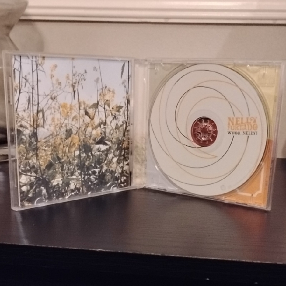 Nelly Furtado 'Whoa, Nelly!' CD - Picture 4 of 6
